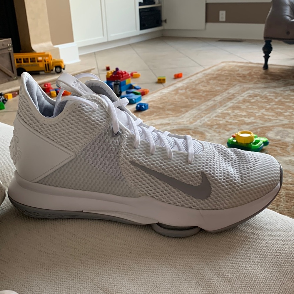 Nike Lebron Witness IV TB Mens Basketball Shoes Size 12.5
